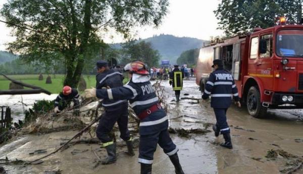 Peste 600 de POMPIERI și POLIŢIŞTI au acționat, în ultimele 24 de ore, în zonele afectate de URGIA NATURII