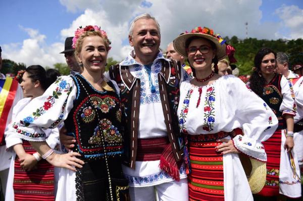 VIDEO UNIC! Liviu Dragnea a intrat în Cartea Recordurilor îmbrăcat în costum popular