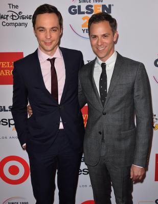 NUNTĂ GAY la Hollywood! Jim Parsons, unul dintre cele mai bine plătite staruri de televiziune, s-a căsătorit cu partenerul lui de viaţă