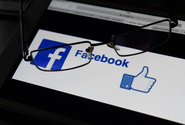 Facebook, amendă în Franţa pentru că urmărirea utilizatorilor fără acordul lor