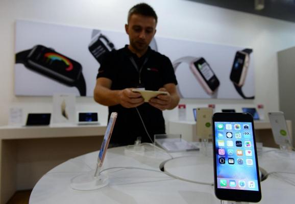 Apple trece la leu! Compania pune preţuri în moneda românească pe magazinele online pentru utilizatorii din România