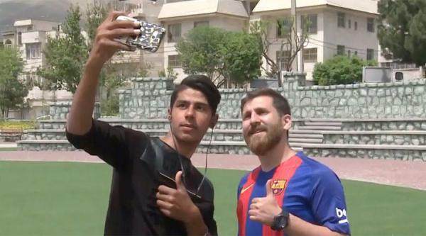 MESSI are SOSIE! Un tânăr din Iran seamănă izbitor cu fotbalistul Barcelonei