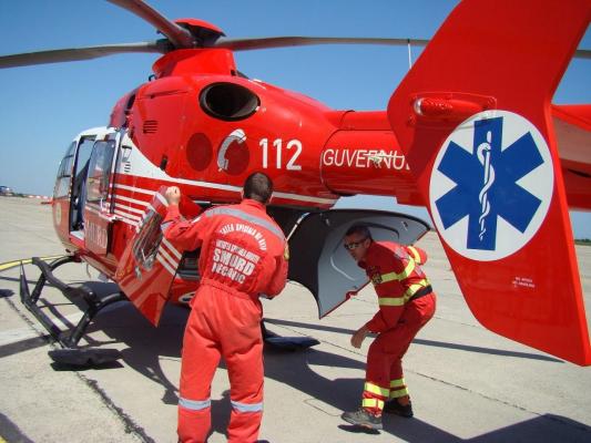 Accident GRAV în Vaslui: Un copil de şase ani a fost dus la spital cu elicopterul, după ce a fost lovit de o maşină
