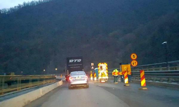 ATENŢIE ŞOFERI! Începe nebunia pe Valea Oltului, unde se circulă pe un sens, timp de o lună şi jumătate. Unde au loc lucrările