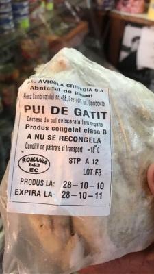 REVOLTĂTOR! 70 de kilograme de produse EXPIRATE la un magazin din CONSTANŢA! Se vindea pui EXPIRAT DE 7 ANI!