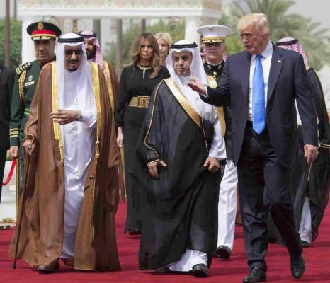 VIRAL: Preşedintele Donald Trump, DANS CU SĂBII în Arabia Saudită (VIDEO)