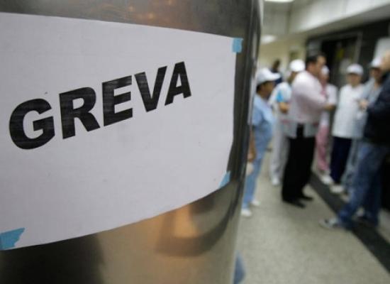 Greva angajaţilor din administraţie a blocat, miercuri, activitatea în 830 de primării din toată ţara