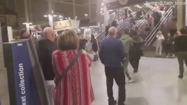 MARTOR al masacrului de la Manchester: L-AM VĂZUT pe sinucigaş! După explozie, a mai rămas doar TRUNCHIUL din el, fără mâini, fără picioare