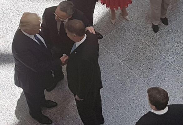 Imagini de la prima întâlnire între Preşedintele Klaus Iohannis şi Donald Trump