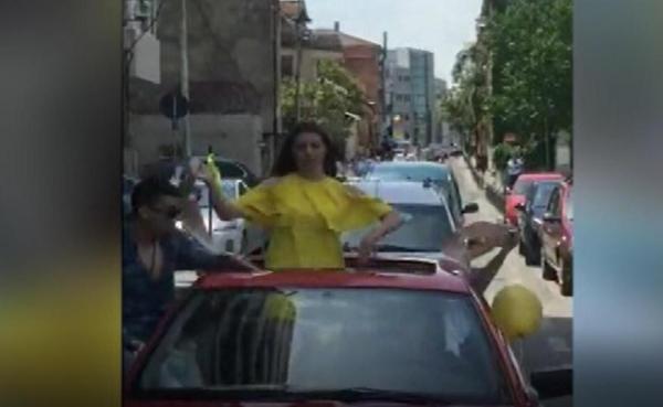 VIDEO Teribilism la volan! Absolvenţii de liceu din Constanţa şi Câmpina şi-au pus vieţile în pericol sărbătorind terminarea cursurilor