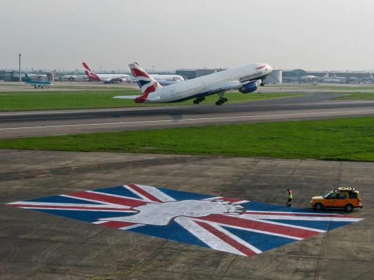 Zborurile de pe cele mai mari aeroporturi din Londra se reiau, după o "pană informatică"