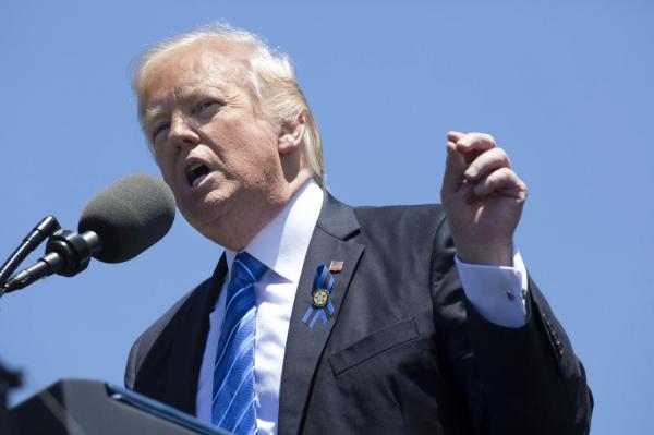 Donald Trump atacă din nou presa: "Multe scurgeri de informaţii sunt minciuni fabricate de presa fake news"