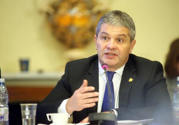 Scandalul ambulanţelor a ajuns la Palatul Victoria. Ministrul Sănătăţii s-a întâlnit cu premierul Grindeanu