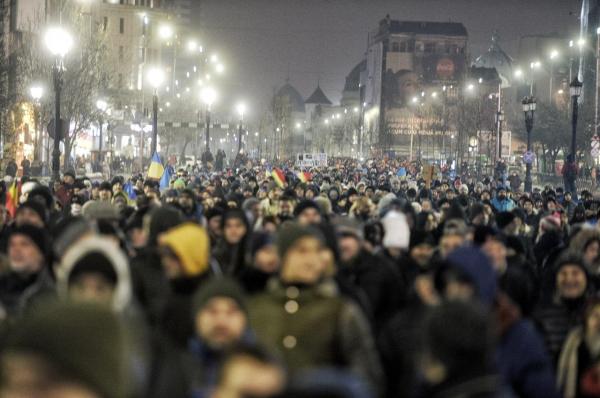 PROTESTE şi în marile oraşe din ţară faţă de amendamentele la Legea graţierii