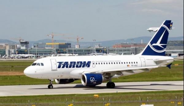 Aeronava Boeing 737-800 NG, preluată de TAROM şi botezată "Marea Unire" a aterizat pe aeroportul Băneasa!