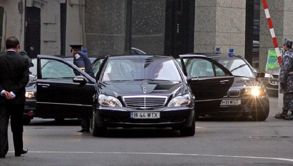 Camera Deputaţilor caută maşini de lux! Politicienii dau peste un milion de euro pentru un eveniment major