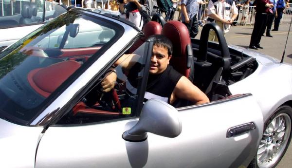 Adi Minune, audiat ca martor în dosarul Bamboo. Poliţiştii l-au amendat pe cântăreţ