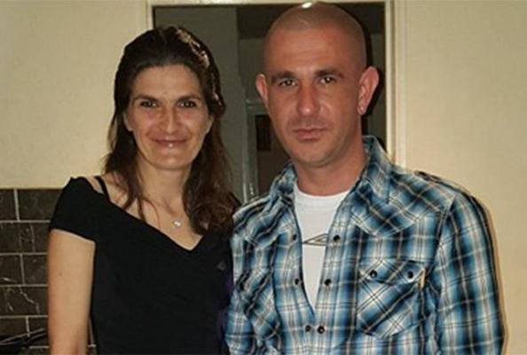 HALUCINANT: Un bărbat a fost filmat în timp ce îşi căra iubita MOARTĂ, într-o VALIZĂ, pe străzile oraşului