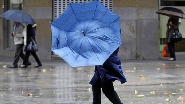Nu scăpăm de PLOI TORENŢIALE şi VIJELII. Vezi AVERTISMENTUL dat de meteorologi pentru URMĂTOARELE ZILE