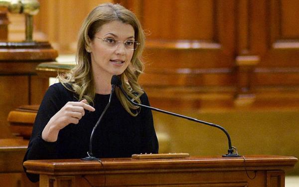Alina Gorghiu vrea să boicoteze venirea preşedintelui Comisiei Europene, Jean Claude Juncker, în Parlamentul României