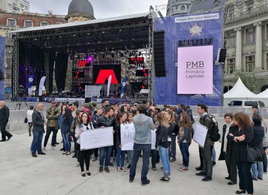PROTEST al studenţilor Universităţii Bucureşti, de Ziua Europei: "Nu ne lăsaţi să învăţăm!"