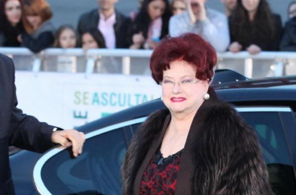 Stela Popescu, cetăţean de onoare al Braşovului. Actriţa dezvăluie care este secretul ei: "Dacă ai o inimă ce tot arde..."