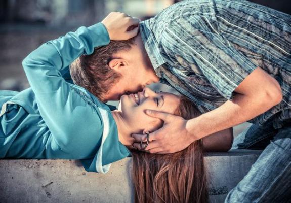 Astrele le rezervă TURNURI NEAŞTEPTATE în plan amoros următoarelor ZODII! CERTURI fără precedent ori planuri de căsătorie, cert e că vor fi SCHIMBĂRI URIAŞE!