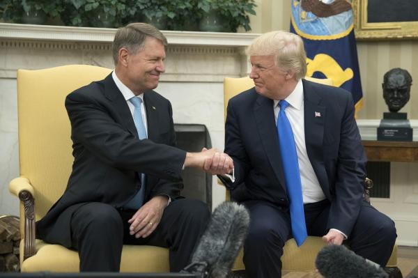 Klaus Iohannis, lăudat pe Facebook de Donald Trump: "Mare onoare să-l primesc la Casa Albă pe preşedintele Klaus Iohannis. Viitorul este foarte, foarte luminos"