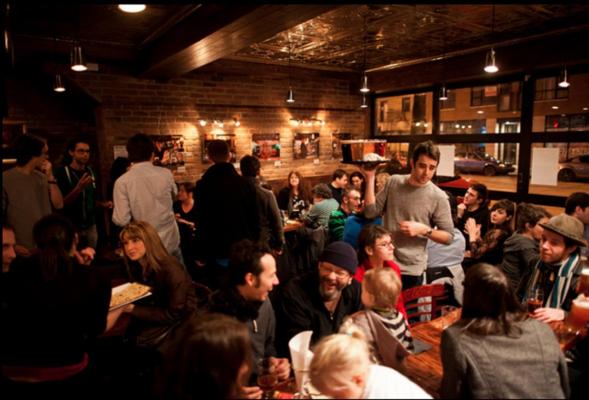 Campanie de unitate în Londra! La o săptămână de la atentate, britanicii sunt îndemnaţi să iasă în oraş. Baruri, restaurante şi chiar teatre adună fonduri pentru familiile victimelor