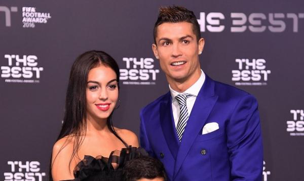 Cristiano Ronaldo a devenit tată de gemeni, cu ajutorul unei mame surogat