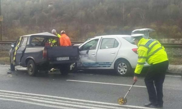 Accident rutier grav pe DN1: Un copil de 3 ani şi un bărbat rănit grav au ajuns la spital