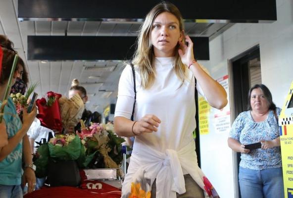 Simona Halep a ajuns la Bucureşti, la o zi după ce a pierdut finala de la Roland Garros: "Am simţit că vine sfârşitul lumii!"