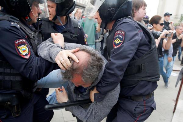 Arestări masive în Rusia! Peste 1.500 de oameni, printre care şi bloggerul anticorupţie Navalnîi, au fost reţinuţi după manifestaţii de amploare (FOTO)