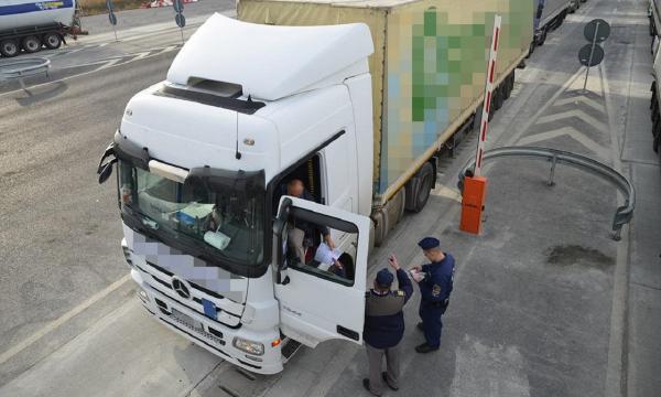 Alertă de călătorie! Bulgaria anunţă măsuri drastice pentru şoferii de TIR, până în august. Avertismentul MAE pentru români