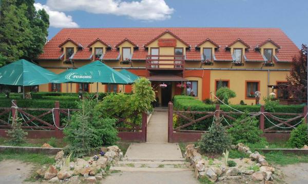 ANAF scoate CASE la licitație, cu prețuri RIDICOLE! 10 camere, piscină, restaurant și TEREN de aproape 2.000 de mp, CE CHILIPIR!