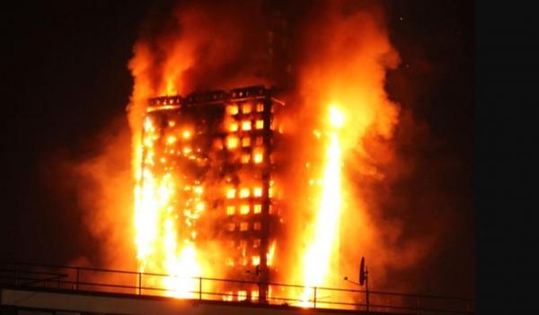 IMAGINI NEDIFUZATE până acum cu Grenfell Tower ÎN FLĂCĂRI! Cum reacţionează PRIMII POMPIERI care ajung la faţa locului (VIDEO)