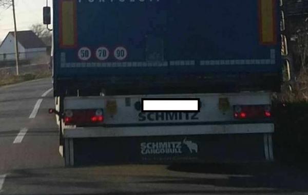 Mesajul unui şofer de TIR din Cluj, inscripţionat pe spatele remorcii, a făcut furori pe facebook!