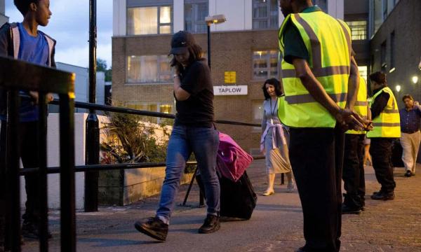 800 de apartamente din cinci blocuri turn din Londra AU FOST EVACUATE: "Nu putem fi siguri că oamenii sunt în siguranţă!"