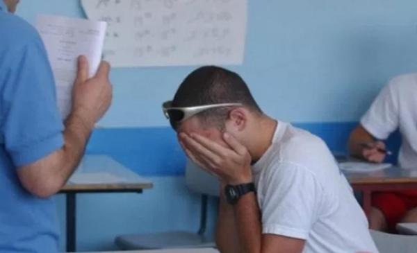 ELIMINAŢI la BAC, la proba de română! Cum au încercat să COPIEZE trei elevi din Bucureşti