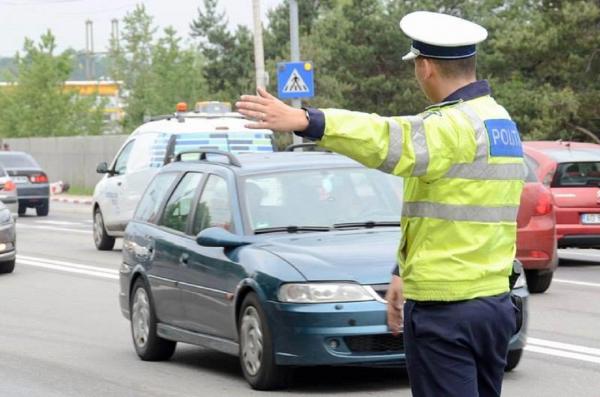 Aproape 18.000 de amenzi pentru încălcări grave în trafic. Peste 1.300 de şoferi au rămas fără permis, în ultimele zile