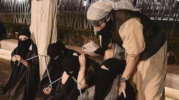 Mărturia CUTREMURĂTOARE a unei prizoniere ISIS: "M-au înfometat trei zile, după care mi-au dat să mănânc..."