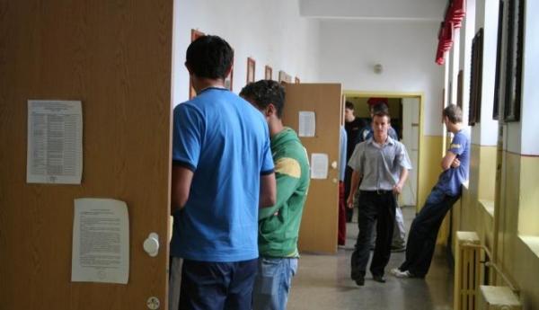 MOTIVUL HALUCINANT pentru care un elev de la Liceul de Artă a fost ELIMINAT DE LA BAC! Supraveghetorii au rămas ŞOCAŢI când l-au văzut făcând ASTA