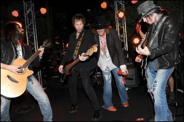 Veste bună pentru fanii Guns N’ Roses! Formaţia revine cu noi piese: "Asamblăm idei"