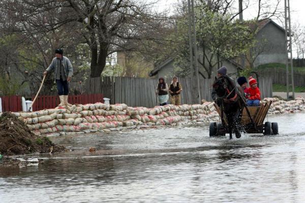 Inundaţiile fac prăpăd în ţară! COD GALBEN emis de hidrologi, valabil până sâmbătă