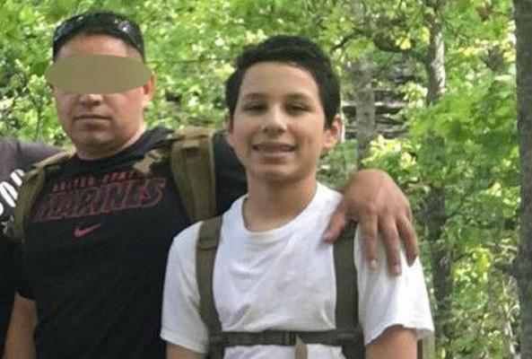 BALENA ALBASTRĂ ucide din nou! Un adolescent de 15 ani a fost găsit SPÂNZURAT în dulapul din dormitor. Băiatul şi-a transmis LIVE sinuciderea (VIDEO)