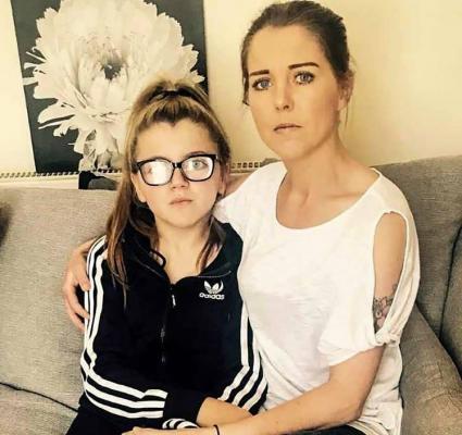 I-a controlat pagina de Facebook fetiţei sale şi a fost ÎNGROZITĂ când a citit câteva mesaje! "Întinde-te în pat şi spune-mi că ai fost o fetiţă rea"