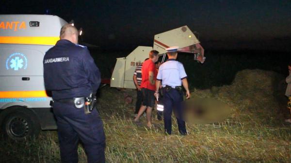 ŞOCANT: Tânăr tăiat în BUCĂŢI de balotiera pe care încerca să o repare! Băiatul A MURIT PE LOC