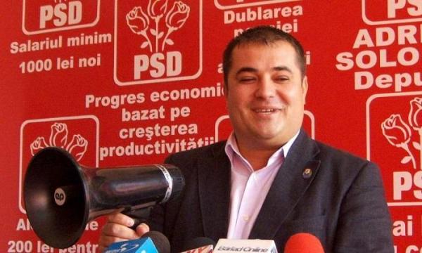 Un deputat de VASLUI îi numeşte "TEMBELI" pe cei care îşi petrec timpul pe Facebook! "Fãrã viaţã socialã, fãrã soare, fãrã întuneric"