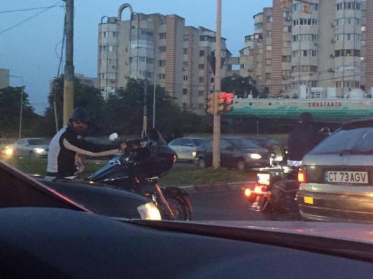 Imagini inedite: Bogdan Stelea şi Gabi Balint pe post de bikeri, în Constanţa (VIDEO şi FOTO)