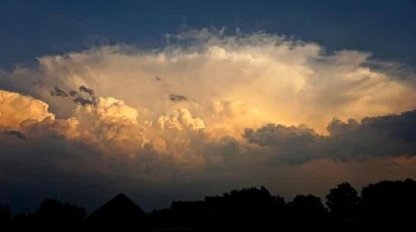 NOI ALERTE METEO! Cod galben de FURTUNĂ în 13 judeţe, valabil în următoarele ore